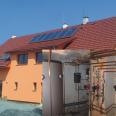 Multifunkční budova v Hážovicích, dodávka vytápění, solární panely 15 m2, bivalence tuhý palivy, nadřazená regulace Siemens
